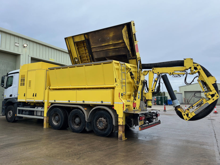 2016 RSP ESE 6 8000 Power arm mounted on a Mercedes Arocs
